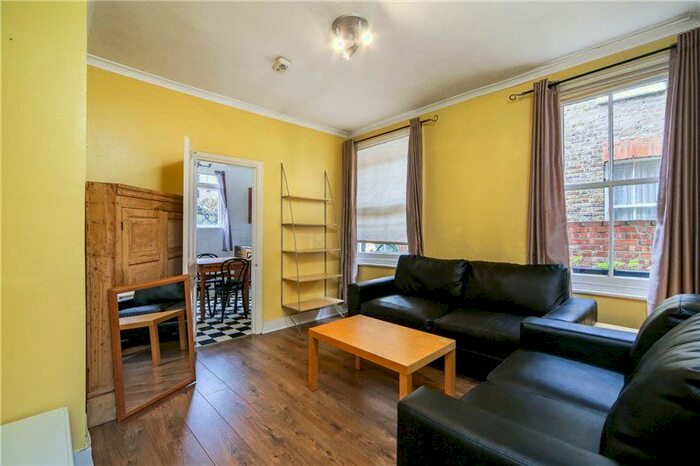 2 Bedroom Flat To Rent In Collingbourne Road, Shepherds Bush, London W12