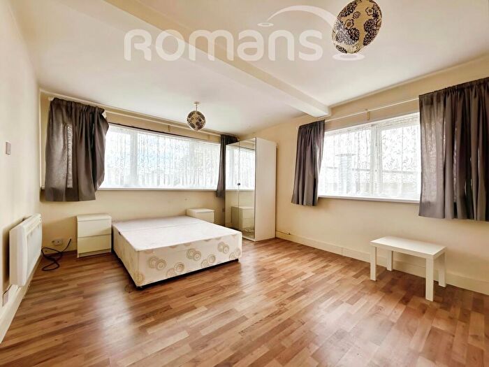 Studio To Rent In Cookham, Station Parade, SL6