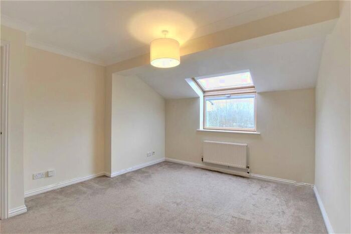 2 Bedroom Flat To Rent In Millstream Lodge, Rickmansworth WD3