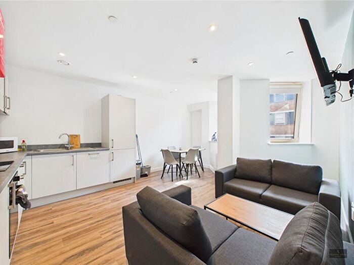 3 Bedroom Flat To Rent In New North Road, Exeter, EX4