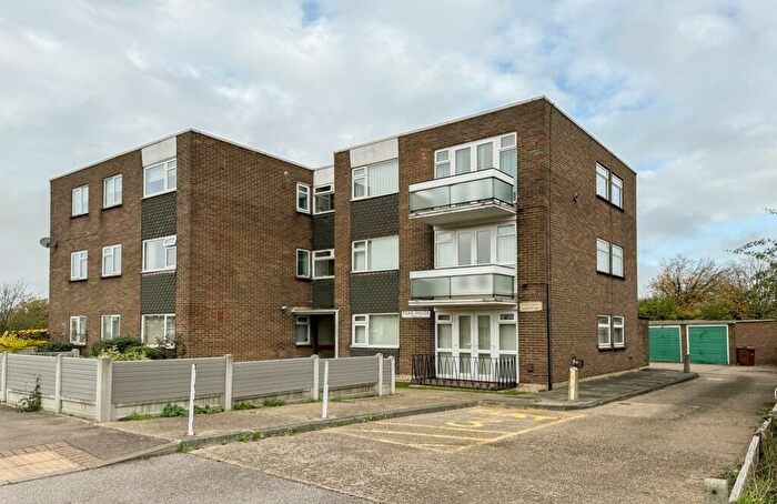 1 Bedroom Apartment To Rent In Gordon Road, Corringham, SS17