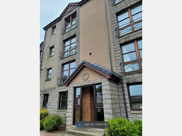 3 Bedroom Flat To Rent In Roslin Place, Aberdeen, AB24