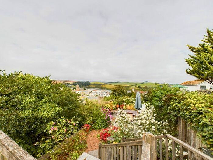 3 Bedroom Flat To Rent In Allenhayes Road, Salcombe, TQ8