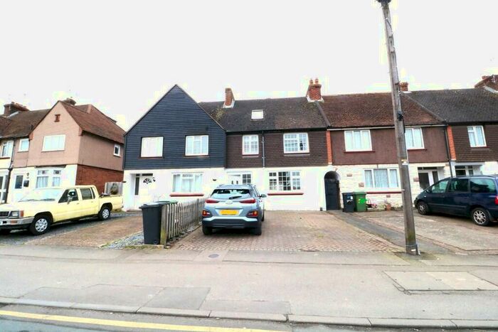 4 Bedroom Terraced House To Rent In Upper Road, ME15