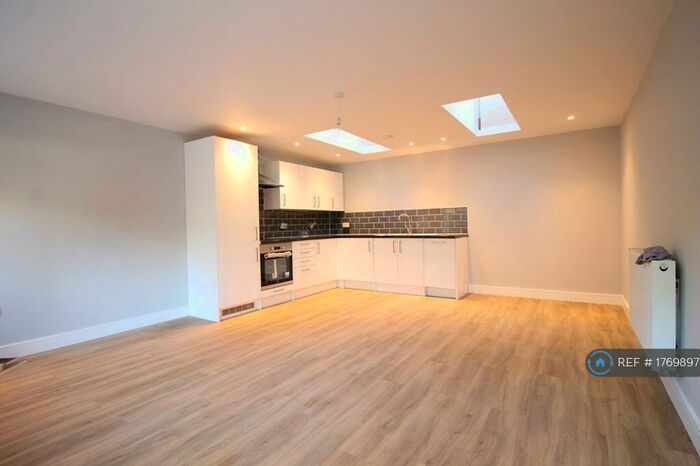1 Bedroom Flat To Rent In Bath Hill, Keynsham, Bristol, BS31