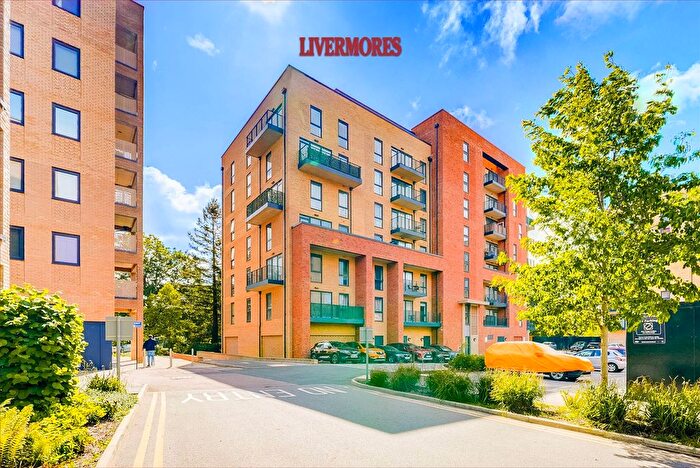 2 Bedroom Flat For Sale In Truman Way, Dartford, DA1