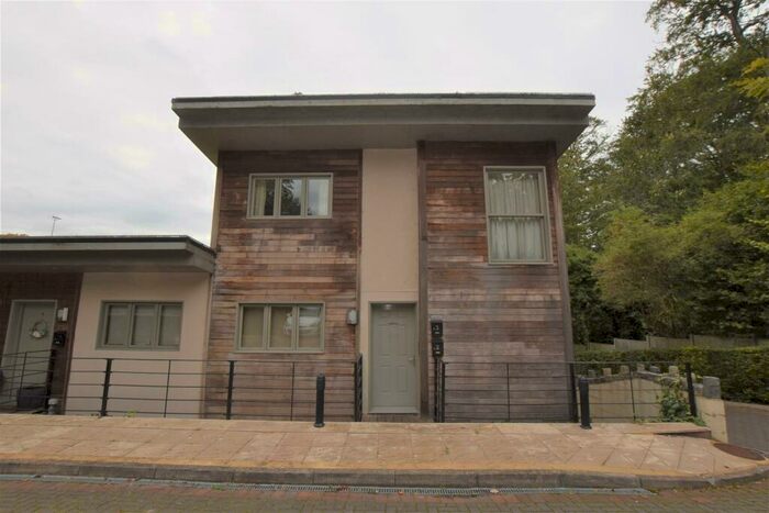 2 Bedroom Flat To Rent In Grove Hill Close, RG4