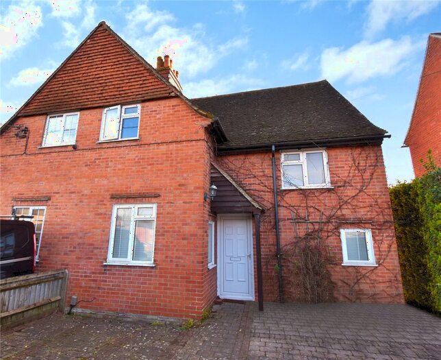 3 Bedroom Semi-Detached House To Rent In Wessex Road, Didcot, Oxfordshire, OX11