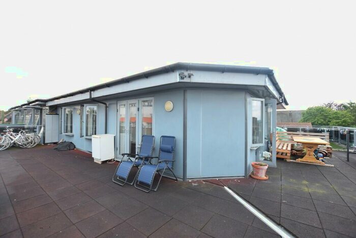 2 Bedroom Apartment To Rent In Woodcote Road, Wallington, Surrey, SM6