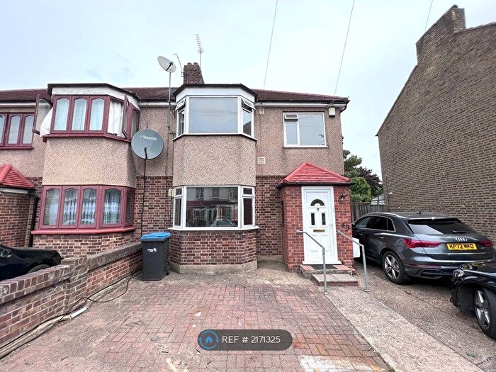 4 Bedroom Terraced House To Rent In Northfield Road, Enfield, EN3