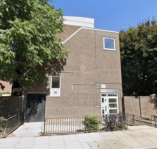 3 Bedroom Maisonette To Rent In Cable Street, London, E1W