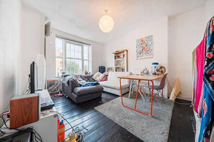 3 Bedroom Flat To Rent In Tanners Hill, Deloraine House Tanners Hill, SE8