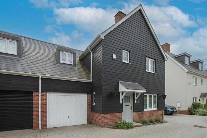 4 Bedroom Link Detached House For Sale In River Court, Mountnessing, Brentwood, CM15