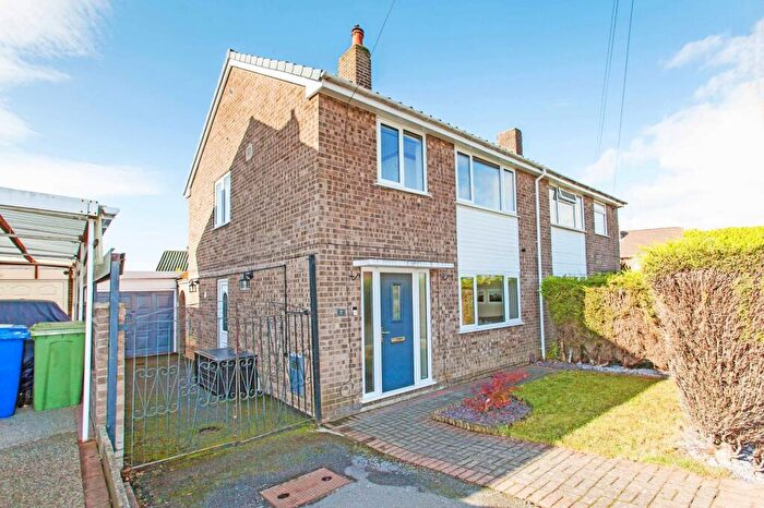 3 Bedroom Semi-Detached House For Sale In Selmer Court, Brimington, S43