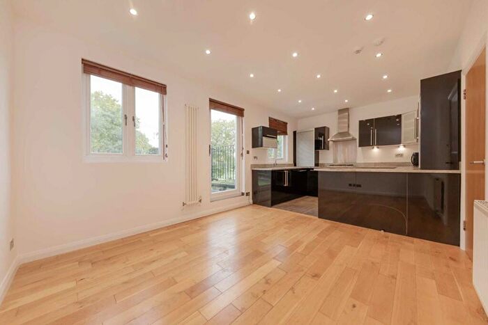 2 Bedroom Flat To Rent In Savernake Road, London, NW3