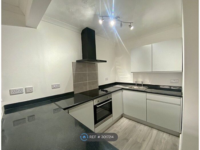 2 Bedroom Flat To Rent In Merryoak Road, Southampton, SO19