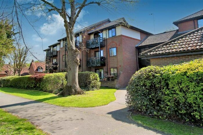2 Bedroom Flat To Rent In Bradwell Court, Bradwell Green, Hutton, Brentwood, CM13
