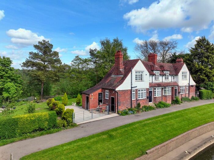 2 Bedroom Semi-Detached House For Sale In Naburn Locks Cottage, Naburn, York, YO19