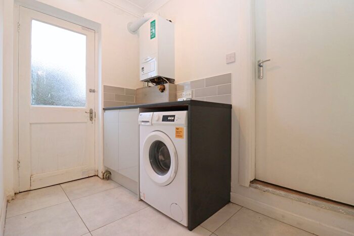 5 Bedroom Detached House To Rent In Douglas Road, Surbiton, KT6