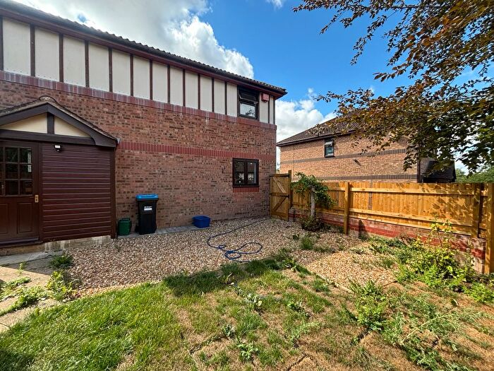 3 Bedroom Semi-Detached House To Rent In Stafford Grove, Milton Keynes, MK5