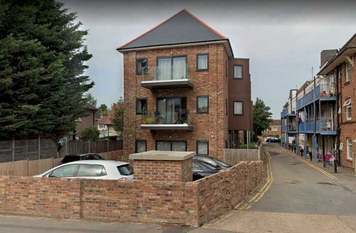 2 Bedroom Flat To Rent In A Two Bedroom Flat To Rent In Morden, SM4