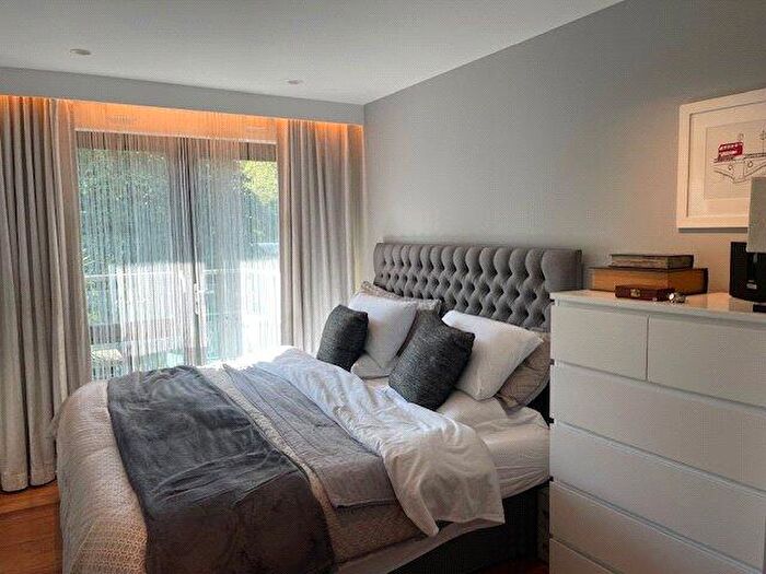 2 Bedroom Apartment To Rent In Gwynne Road, London, SW11
