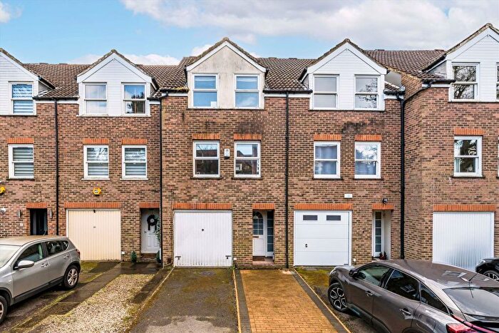 4 Bedroom Terraced House To Rent In Hogarth Close, London, W5
