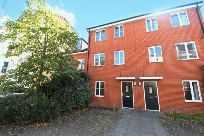 4 Bedroom Town House To Rent In Gweal Avenue, Reading, Berkshire, RG2