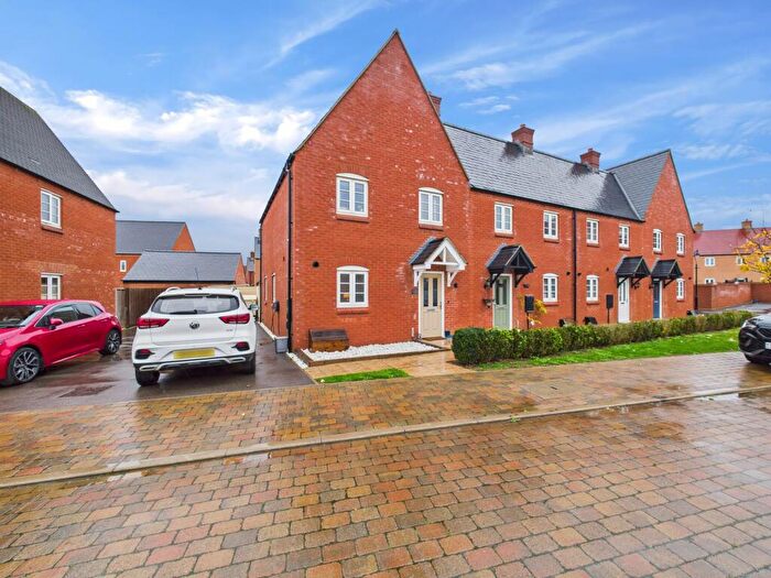 3 Bedroom End Of Terrace House For Sale In Fontwell Drive, Towcester, NN12