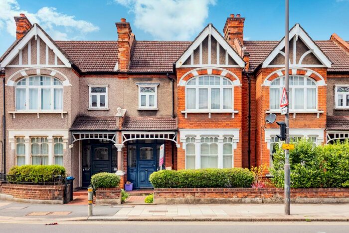 2 Bedroom Flat To Rent In Durnsford Road, Wimbledon, SW19
