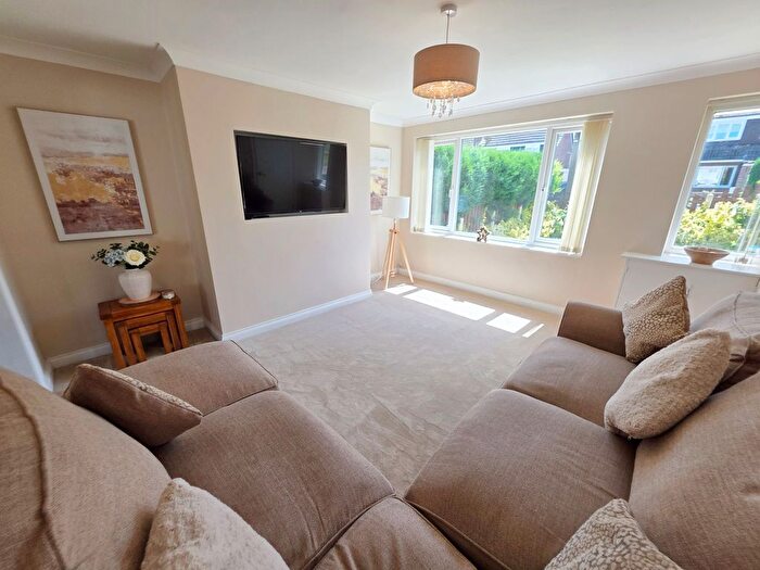 3 Bedroom Semi-Detached House For Sale In Ambleside Walk, North Anston, S25