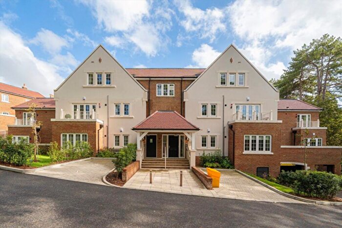 1 Bedroom Flat To Rent In Merrileas Drive, Oxshott, KT22