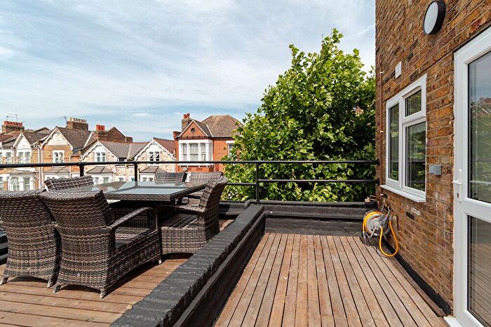 2 Bedroom Flat To Rent In Kilburn High Rd, London, NW6