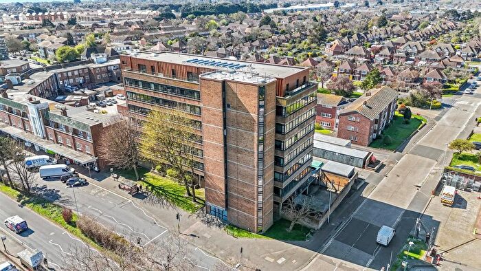 1 Bedroom Flat For Sale In Strand Parade, Goring-By-Sea, BN12