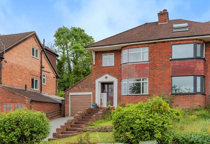 3 Bedroom Semi-Detached House For Sale In Beechcroft Drive, Guildford, GU2