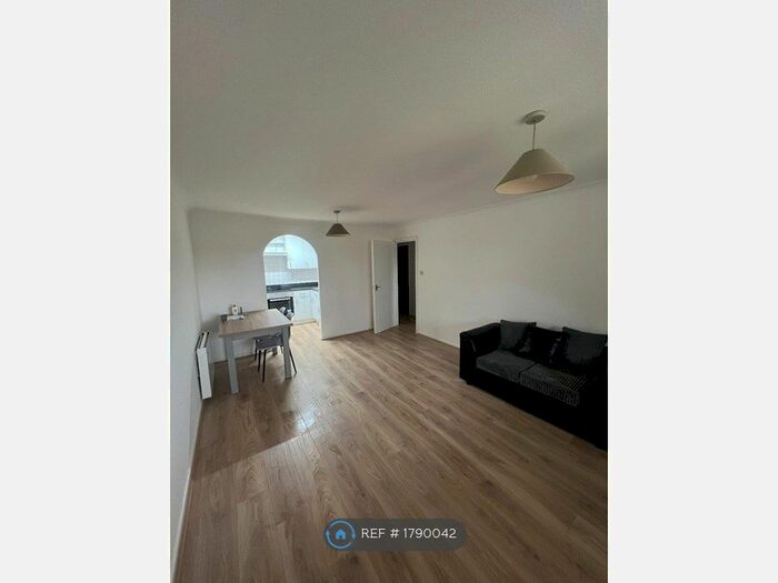 1 Bedroom Flat To Rent In Ashdown Court, Barking, IG11