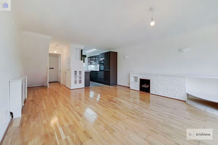 3 Bedroom Flat To Rent In Queen Adelaide Road, London, SE20