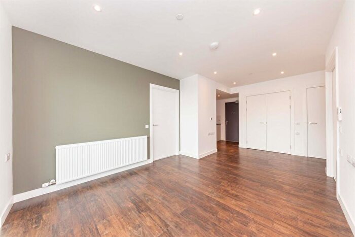 2 Bedroom Flat To Rent In Southway, Wembley, HA9