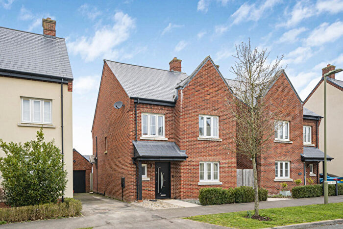 4 Bedroom Detached House For Sale In Williams Road, Bicester, OX25