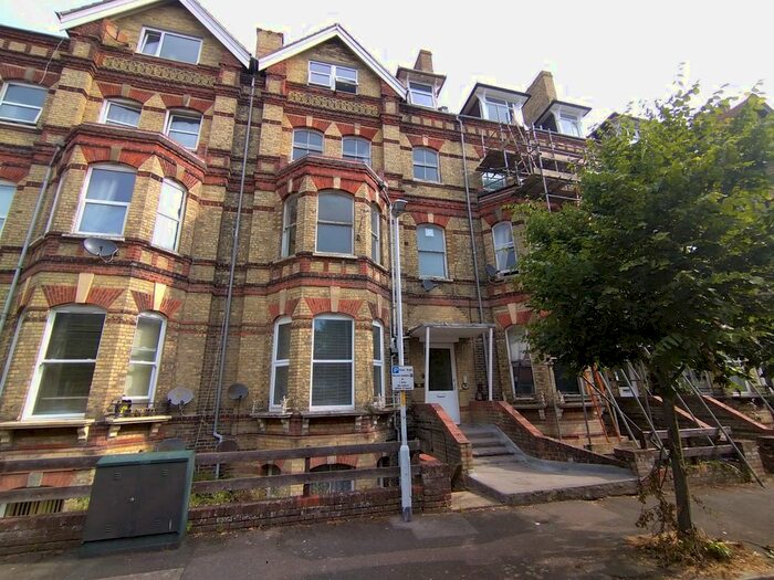 2 Bedroom Flat To Rent In Westbourne Gardens, Folkestone, Kent, CT20