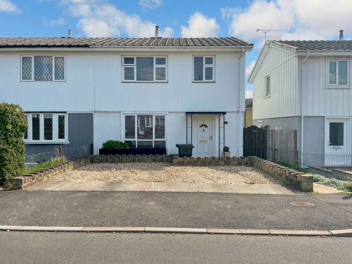 3 Bedroom Semi-Detached House To Rent In Harris Road, Swindon, Wiltshire, SN2