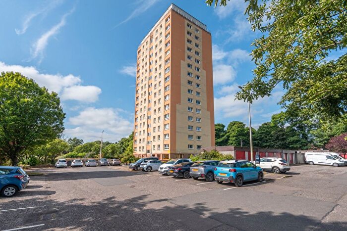 2 Bedroom Flat For Sale In Raeburn Heights, Glenrothes, KY6
