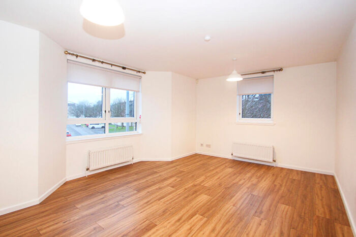 2 Bedroom Flat To Rent In Middlesex Gardens, Kinning Park, G41