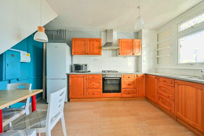 2 Bedroom Flat To Rent In Hazel Grove, Sydenham, London, SE26