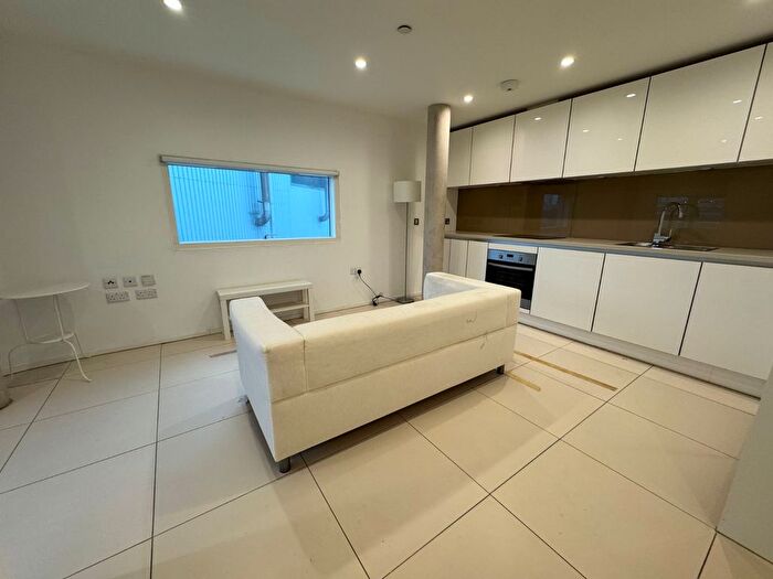 1 Bedroom Flat To Rent In Canal Street, Nottingham, Nottinghamshire, NG1