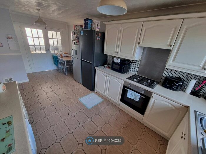 3 Bedroom Terraced House To Rent In Axminster Close, Bransholme, Hull, HU7