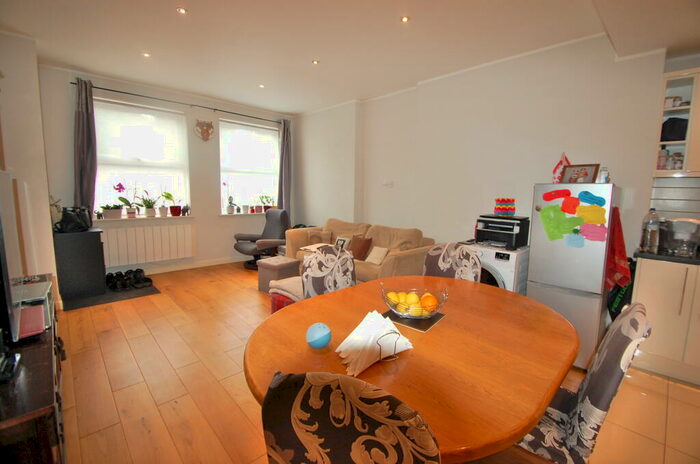 2 Bedroom Maisonette To Rent In Carshalton Road, Sutton, Surrey, SM1