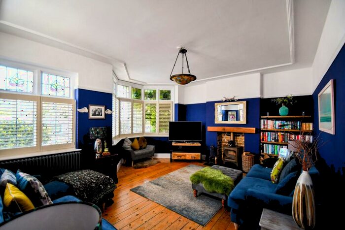 3 Bedroom Detached House For Sale In Carlton Drive, Leigh-On-Sea, SS9