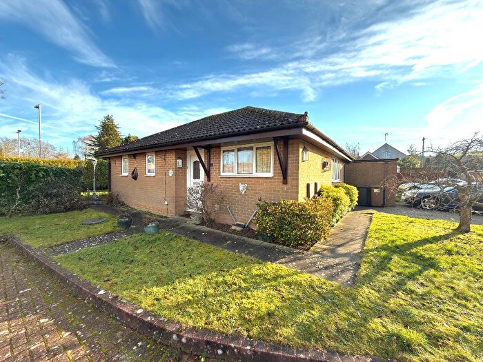 2 Bedroom Detached House For Sale In Bampton Road, L&D Borders, Luton, Bedfordshire, LU4