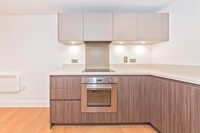 2 Bedroom Apartment To Rent In Chingford Mount Road, Chingford, E4